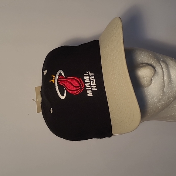 Vintage Miami Heat NBA Basketball Snapback Hat - Picture 1 of 8